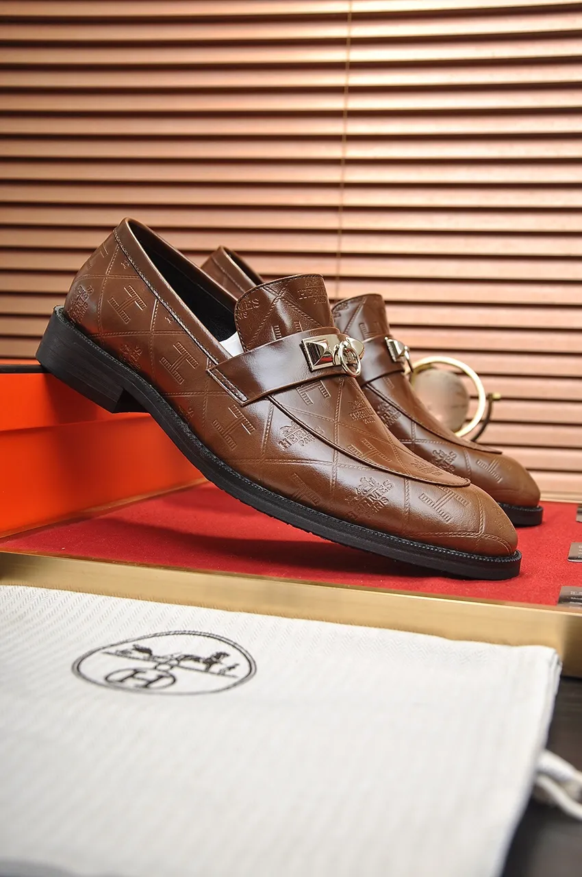 Men's shoes💰480💶[HERMES] (sheepskin lining)🍀Italian top luxury🍀He does not pursue novel styles and gorgeous colors, but attracts the favor of successful men with his flawless, elegant and classic style! This very, very comfortable, simple and stable style makes it easy to match any style! The pattern is absolutely 1:1 refined from the original case, and we strive for excellence in materials, imported cowhide + cowhide lining💪💪💪extraordinary texture👍! .Black brown code number: 38 to 45 (45 customized)